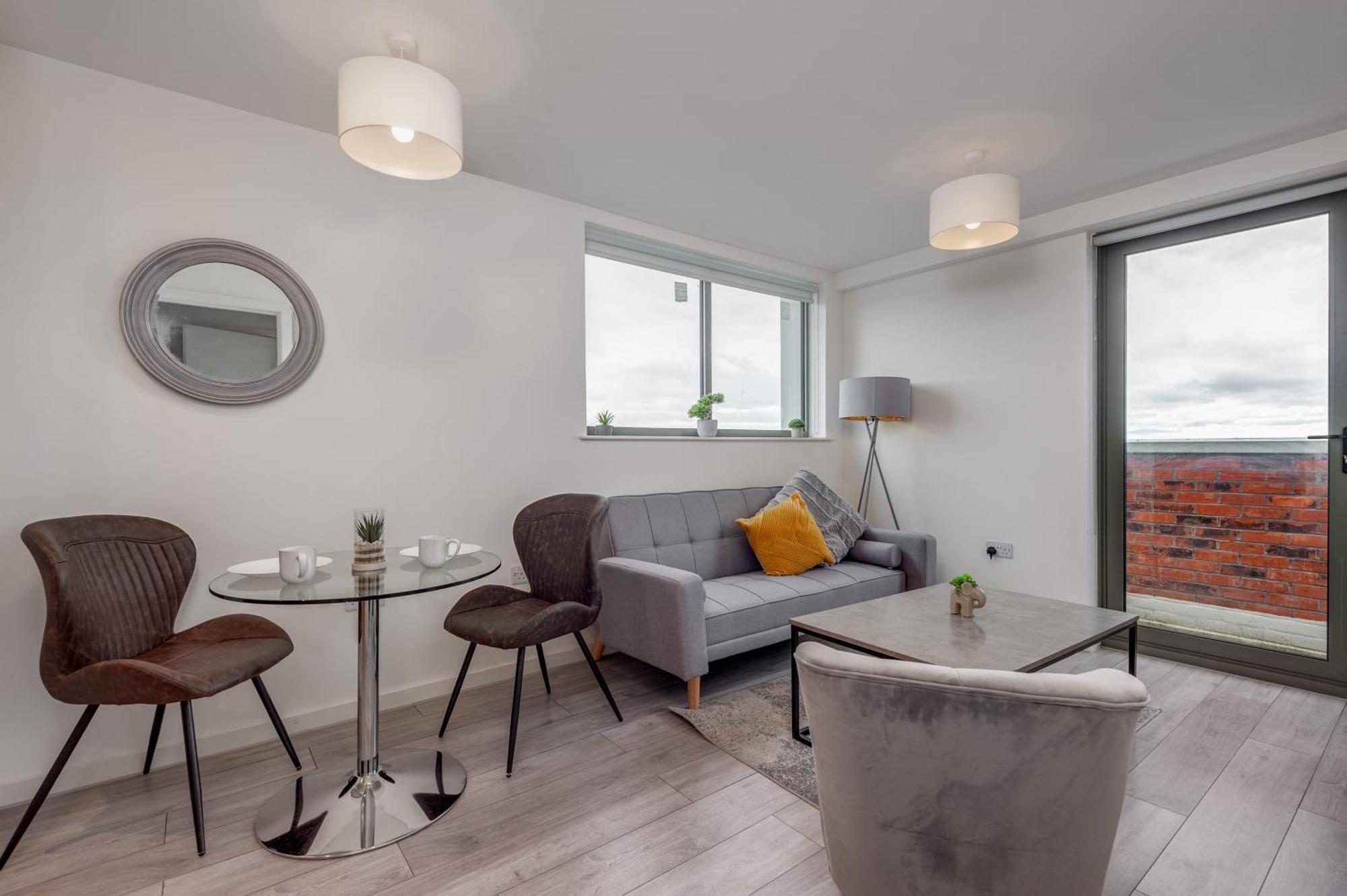 Huge Long Savings! View Balcony Penthouse Apartment Liverpool