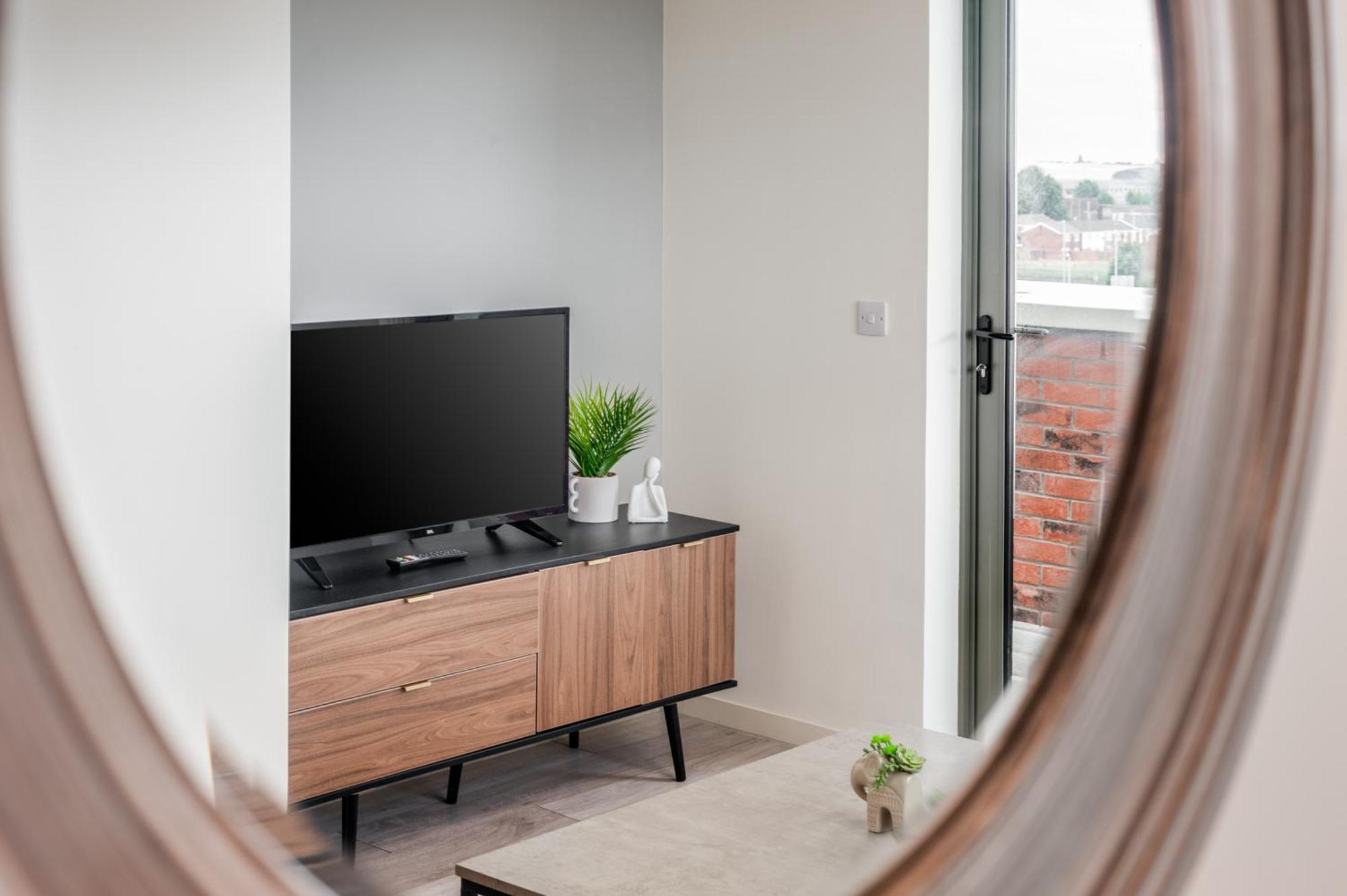 Huge Long Savings! View Balcony Penthouse * Liverpool