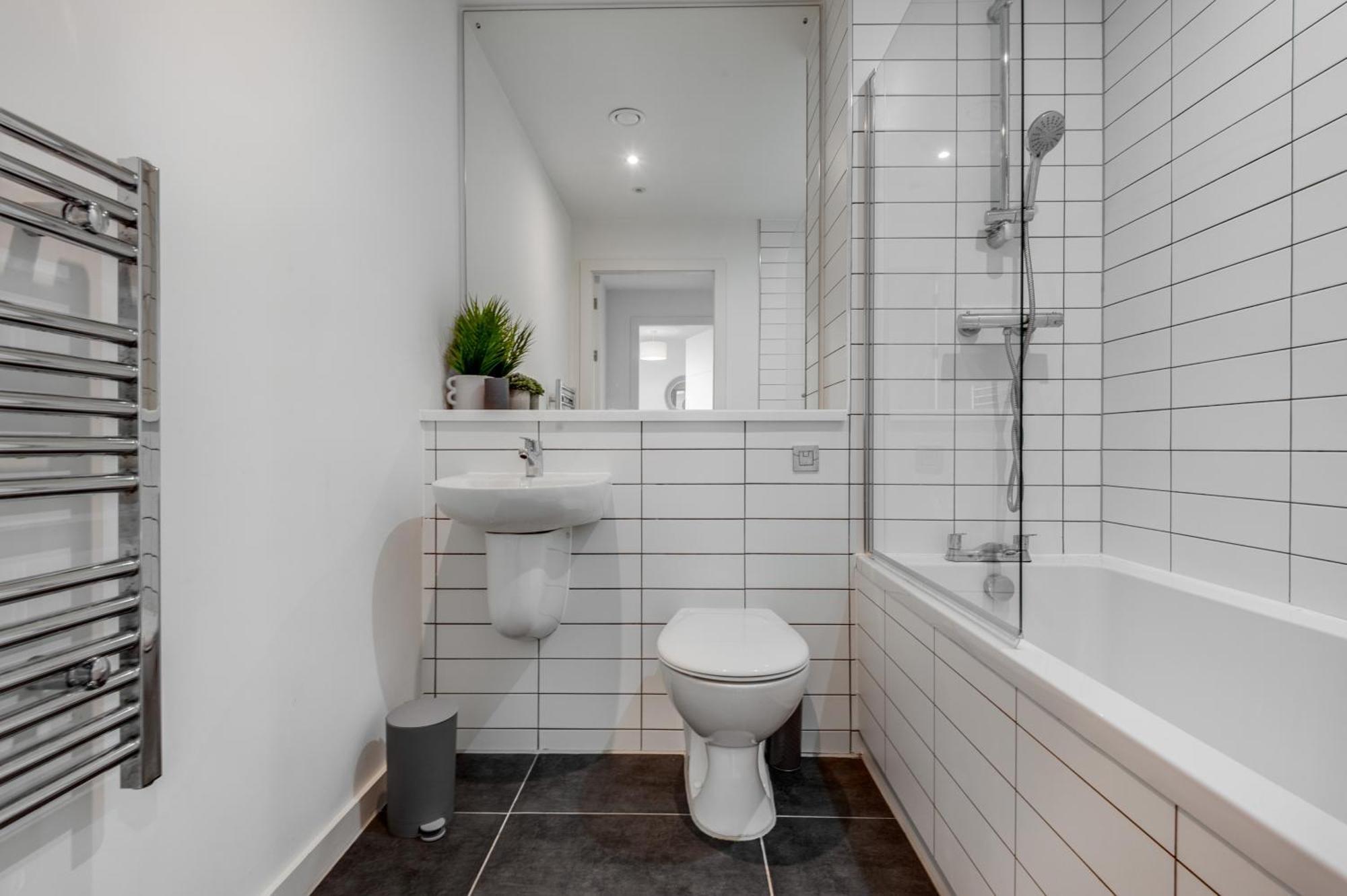 Huge Long Savings! View Balcony Penthouse Apartment