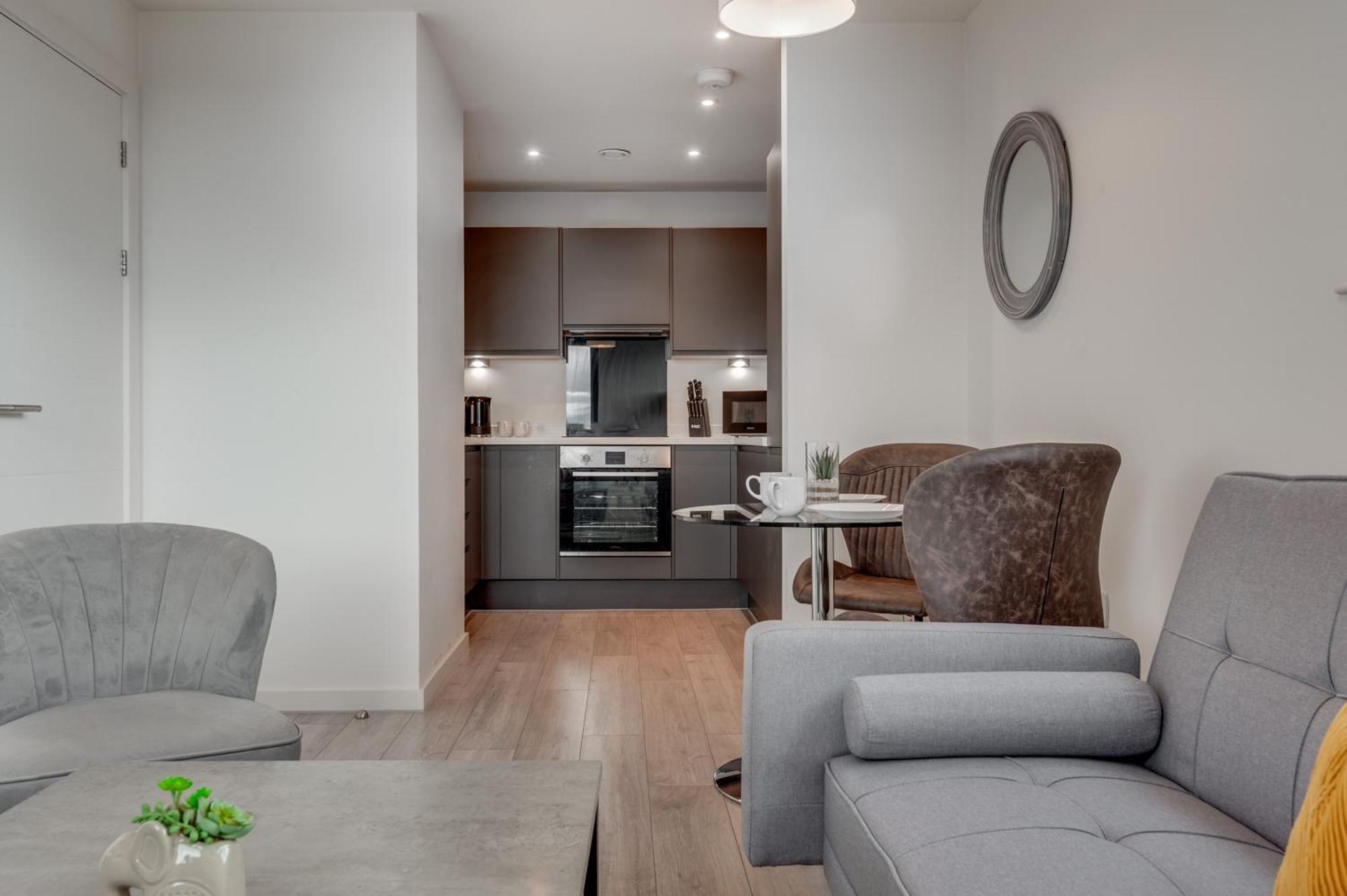 Apartment Huge Long Savings! View Balcony Penthouse