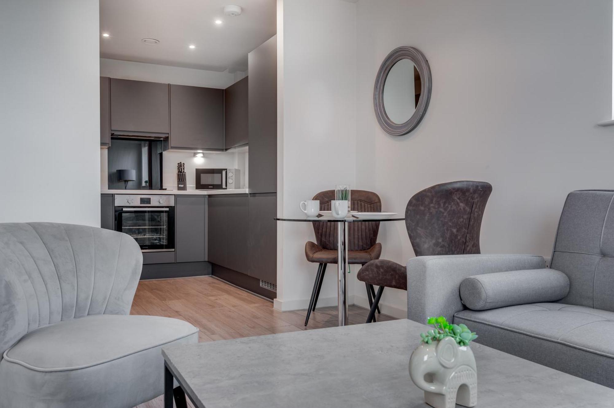 Apartment Huge Long Savings! View Balcony Penthouse Liverpool