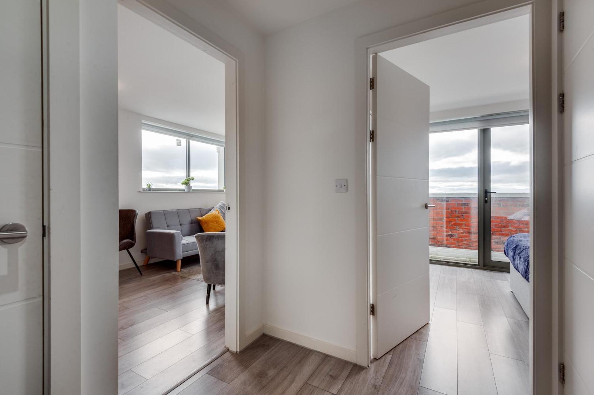 Huge Long Savings! View Balcony Penthouse Apartment