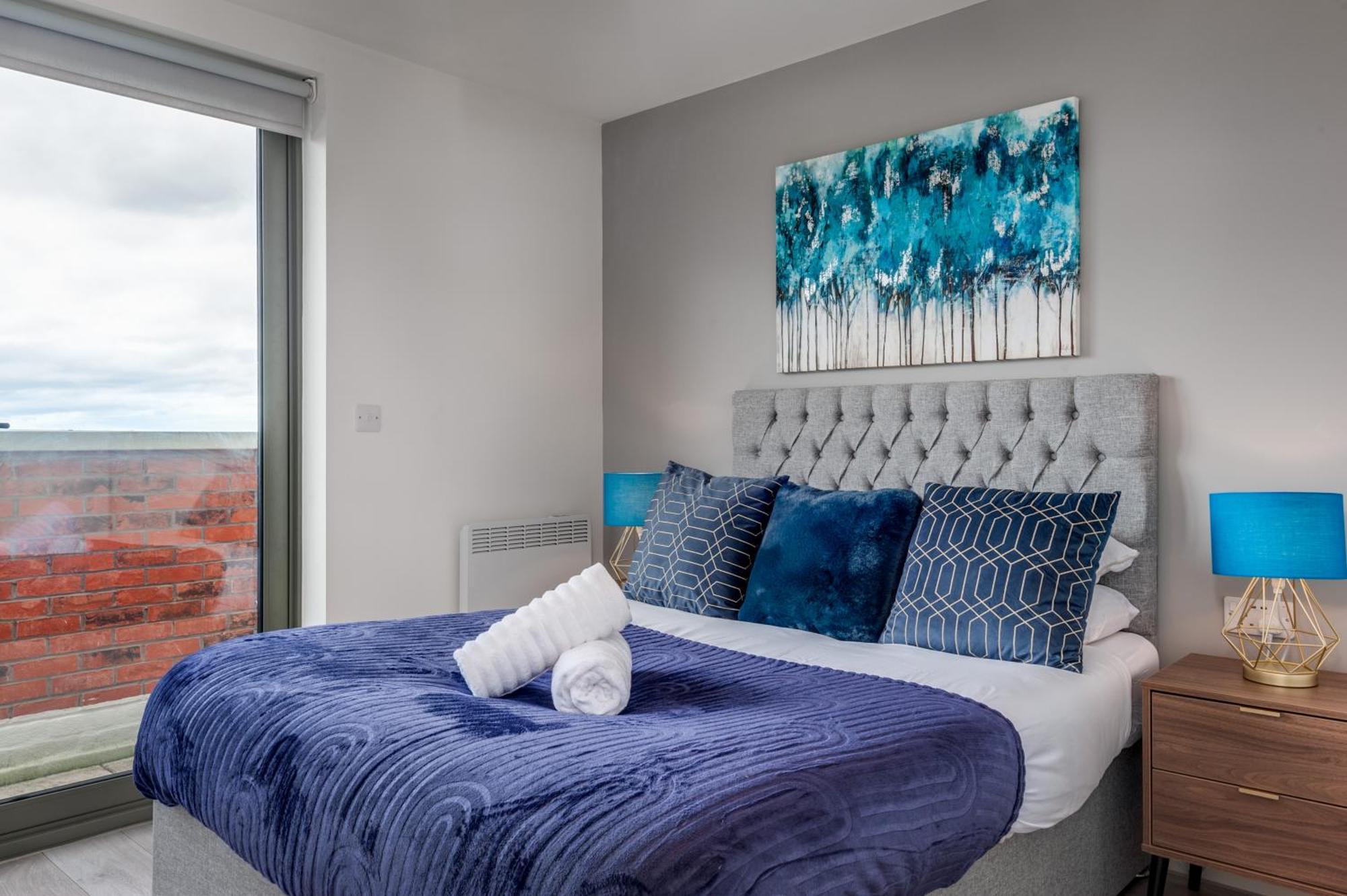 Apartment Huge Long Savings! View Balcony Penthouse Liverpool